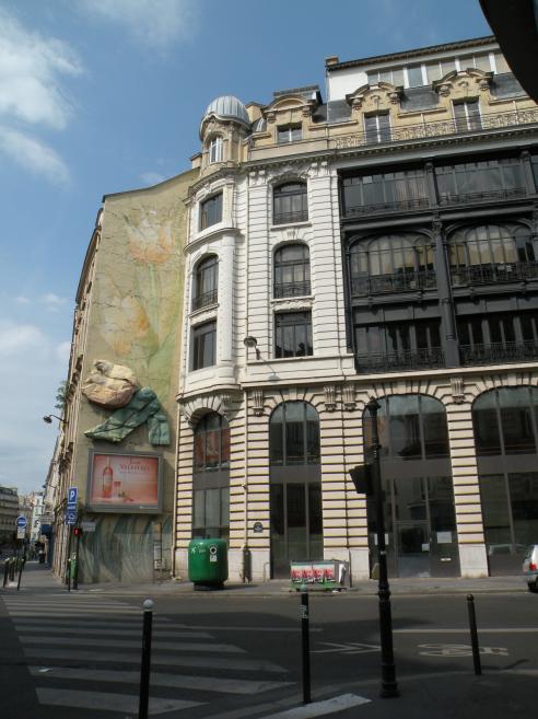  peinture et sculpture murales, angle rue Réaumur-rue Montmartre
